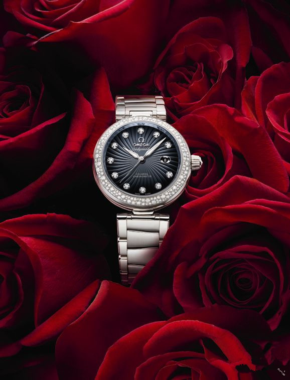With shining diamonds, De Ville fake watches for ladies are quite noble.