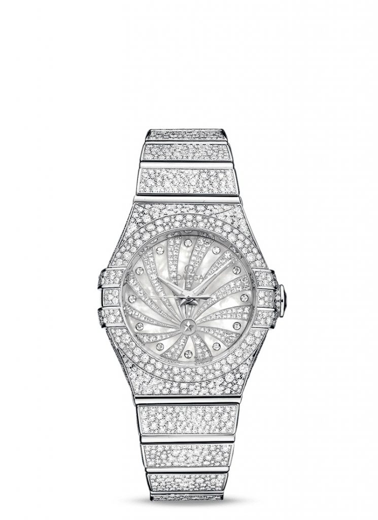 With shining diamonds, this Omega copy watch for ladies is quite extraordinary.
