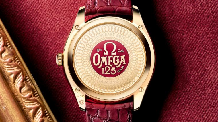 The 40 mm fake watches are made from 18k gold.